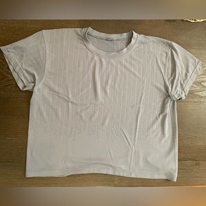 Lululemon cropped short sleeve athletic top with detailing; Size 6